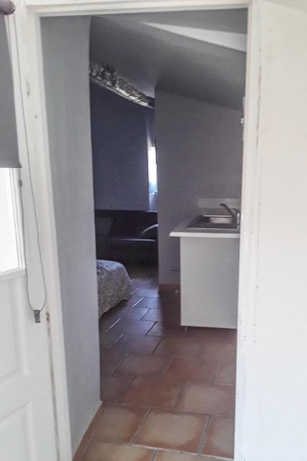 Studio Entre Cevennes Et Camargue Montfrin Zewnętrze zdjęcie